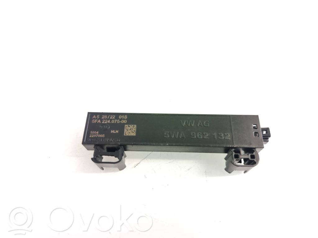 Volkswagen ID.4 Antenos stiprintuvas 