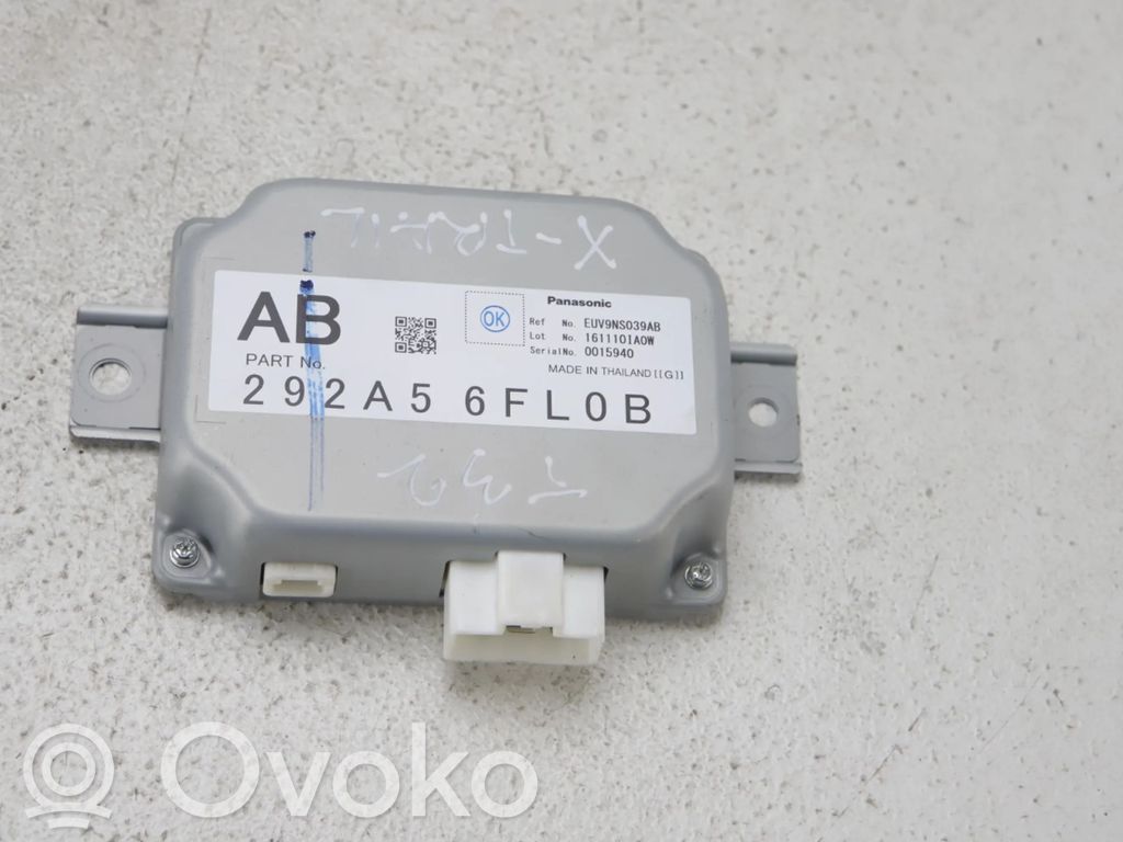 Nissan X-Trail T32 Voltage converter/converter module 