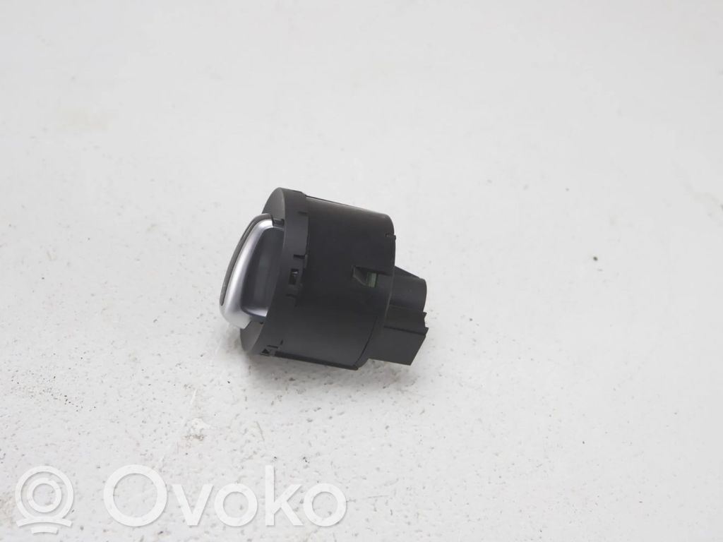 Volkswagen Tiguan Light switch 