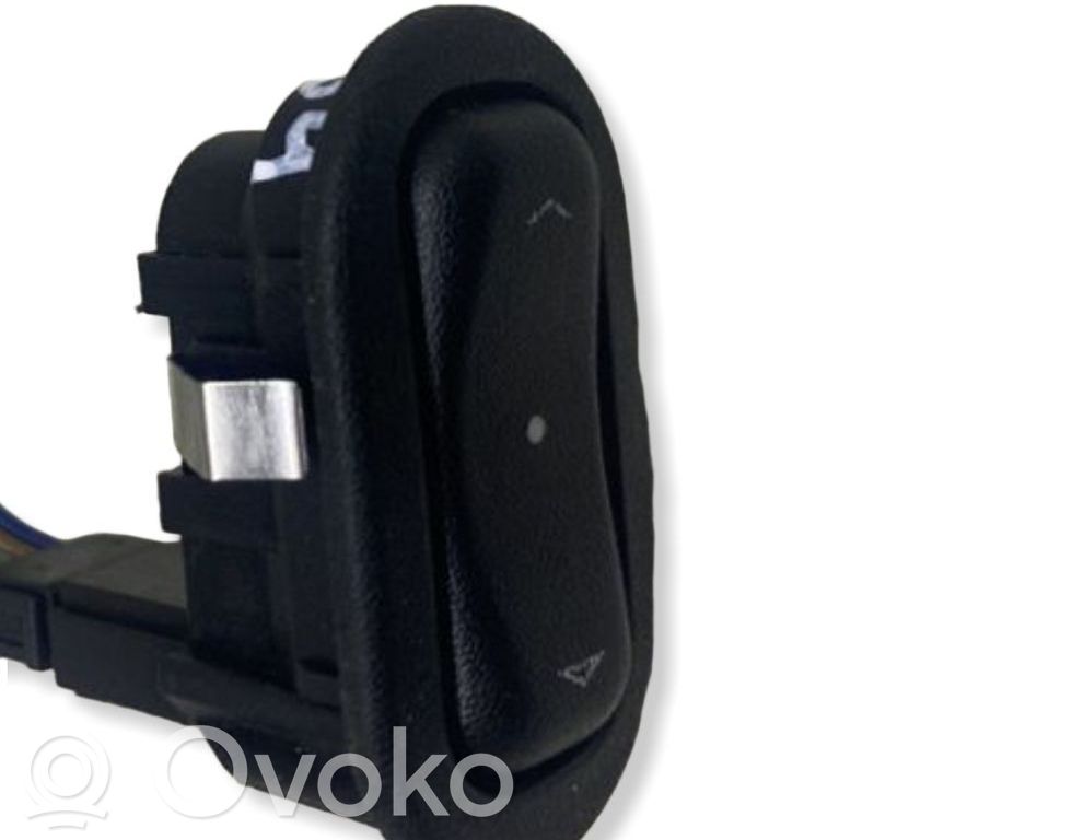 Opel Zafira A Electric window control switch 