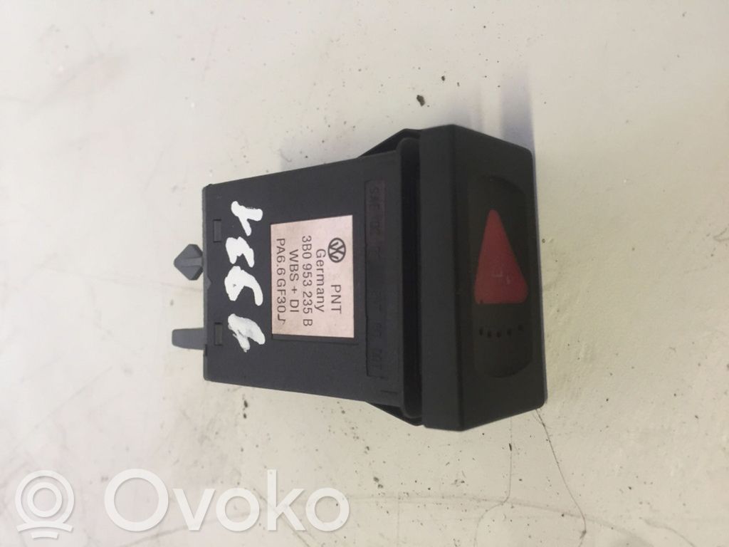 Volkswagen PASSAT B5 Hazard light switch 