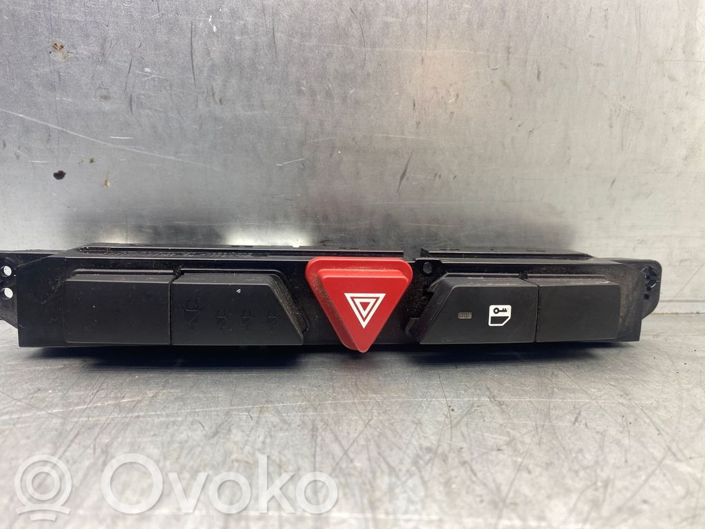 KIA Ceed Hazard light switch 