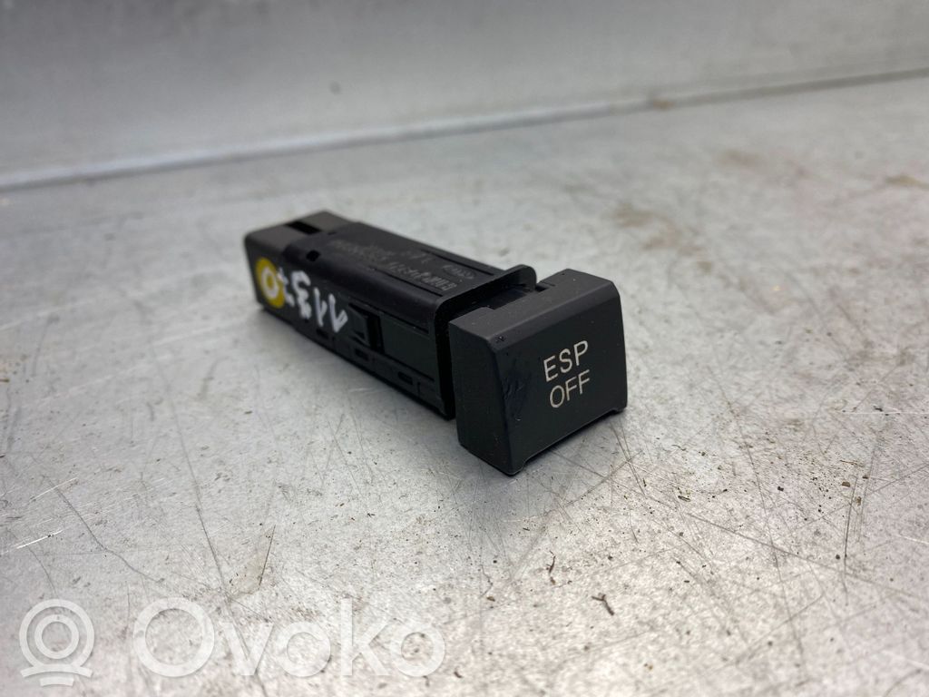 Hyundai i30 ESP (stability program) switch 