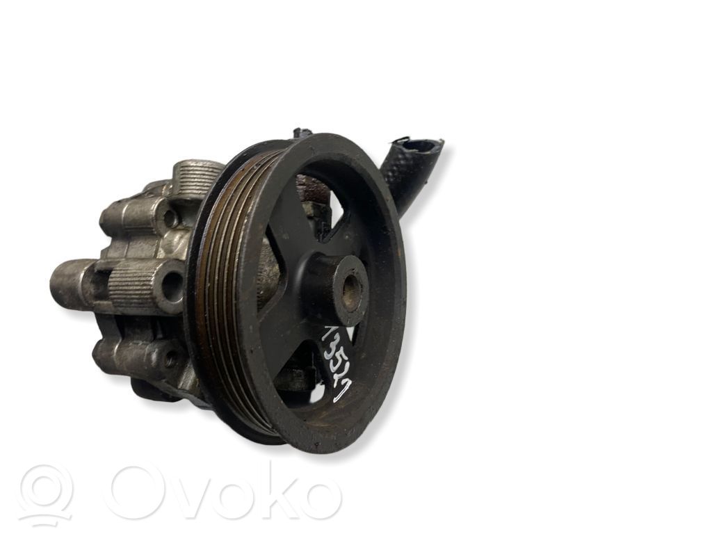 Toyota Corolla Verso E121 Power steering pump 