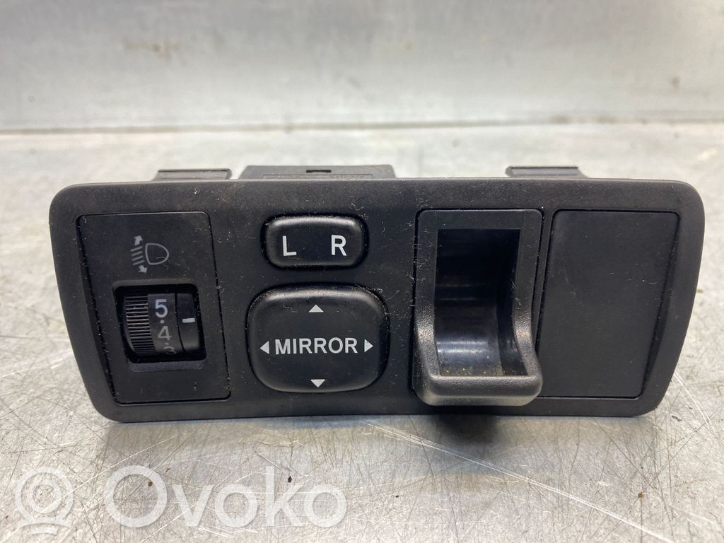 Toyota Corolla Verso E121 Wing mirror switch 