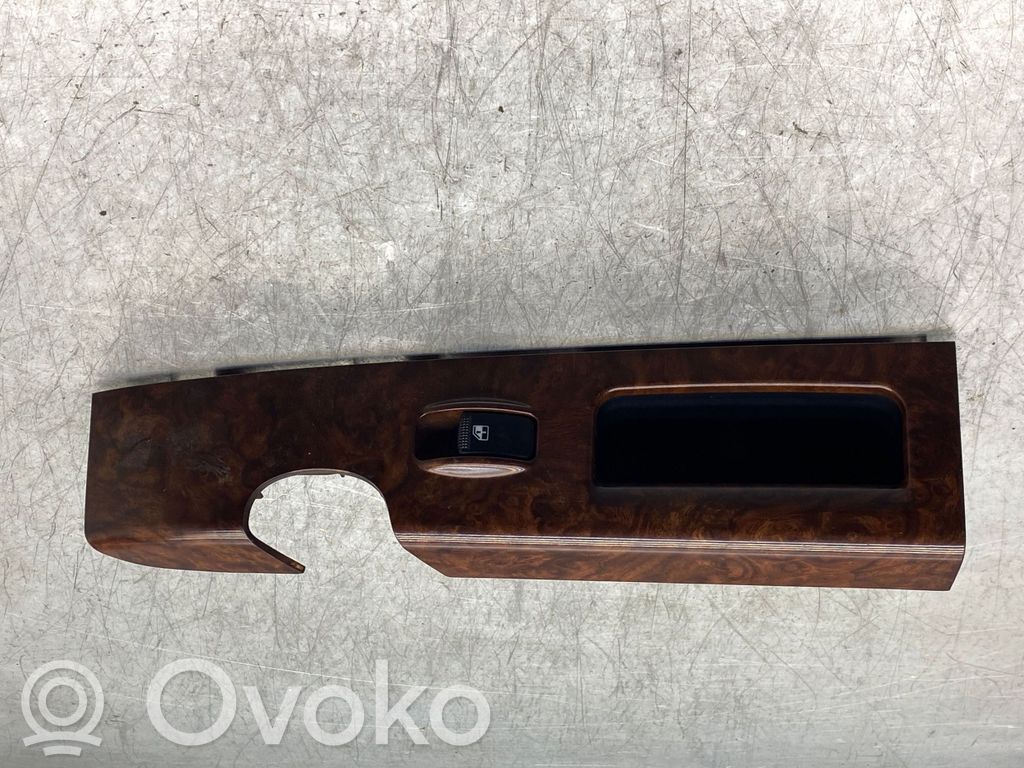KIA Sorento Front door window switch trim 