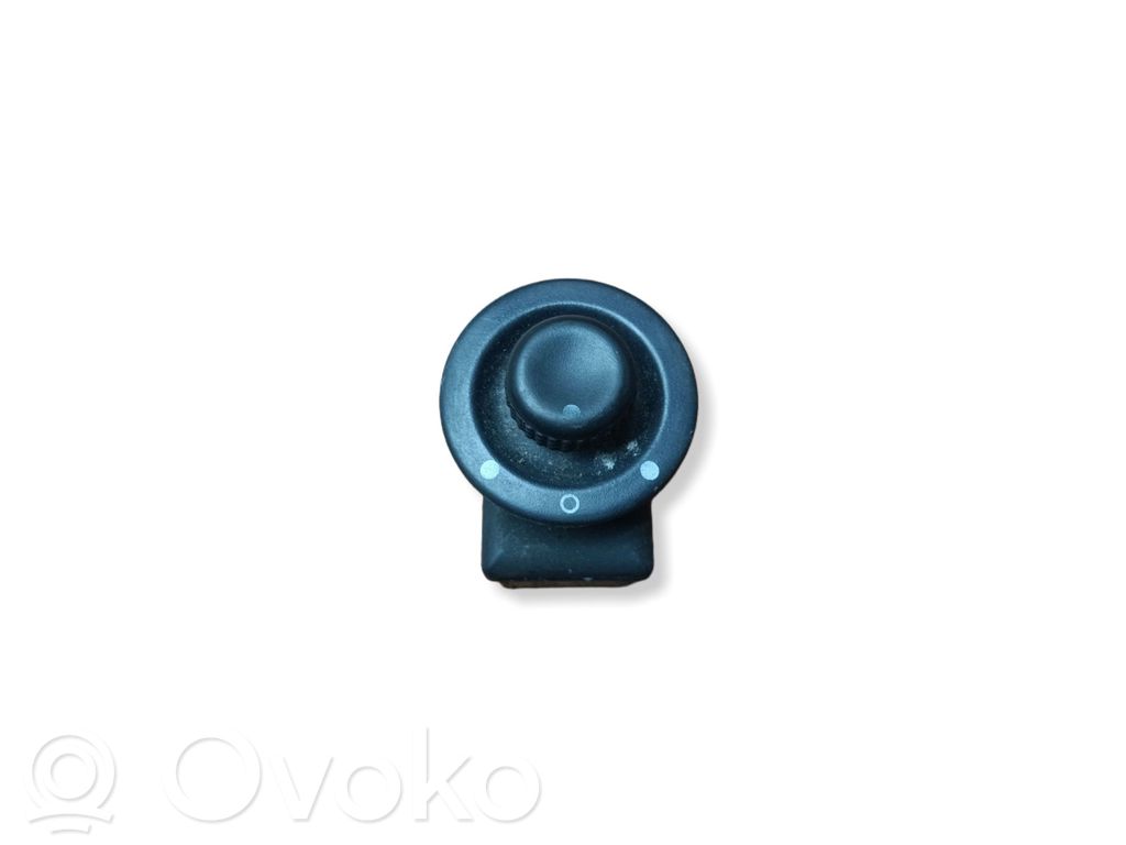 Renault Clio III Wing mirror switch 