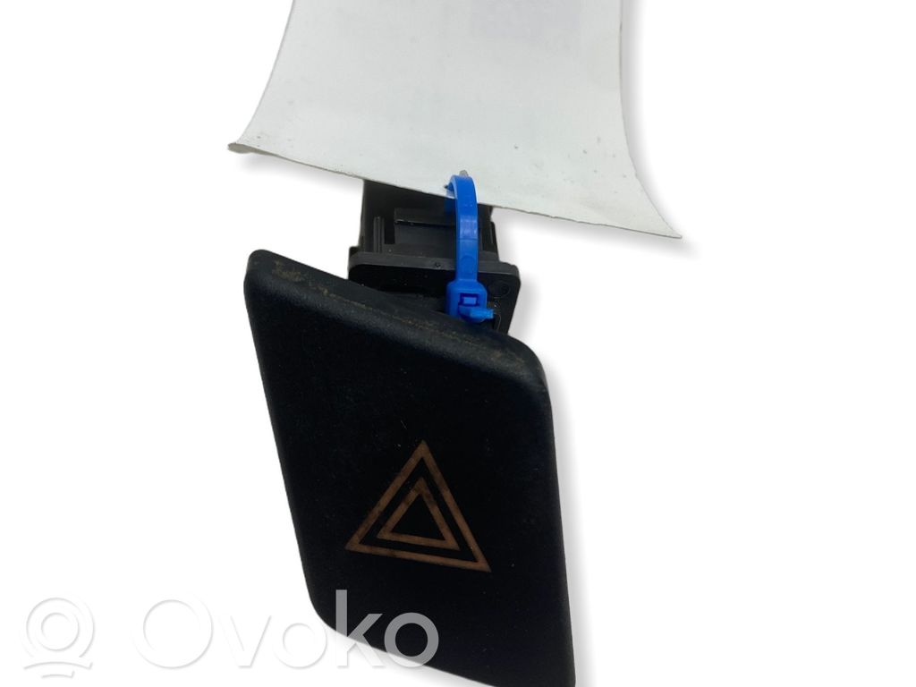 Toyota Yaris Botón interruptor de luz de peligro 