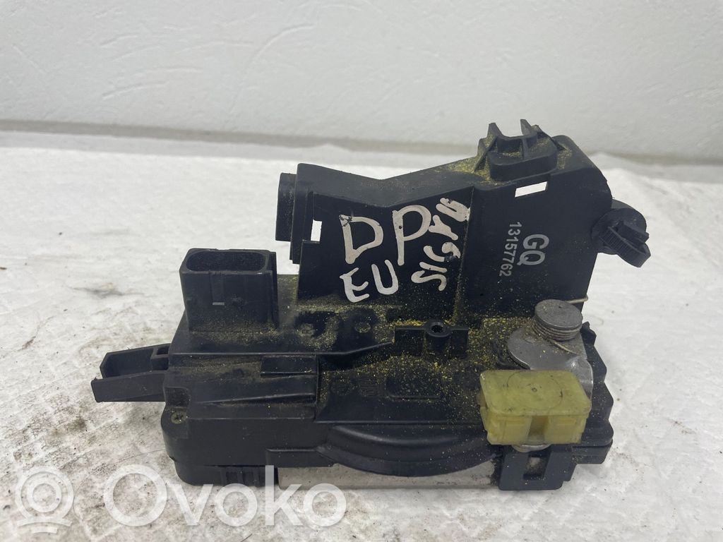 Opel Vectra C Priekšpusē slēdzene 