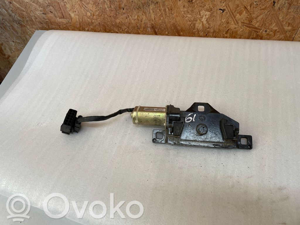 BMW 5 E60 E61 Aizmugurējā pārsega slēdzene 