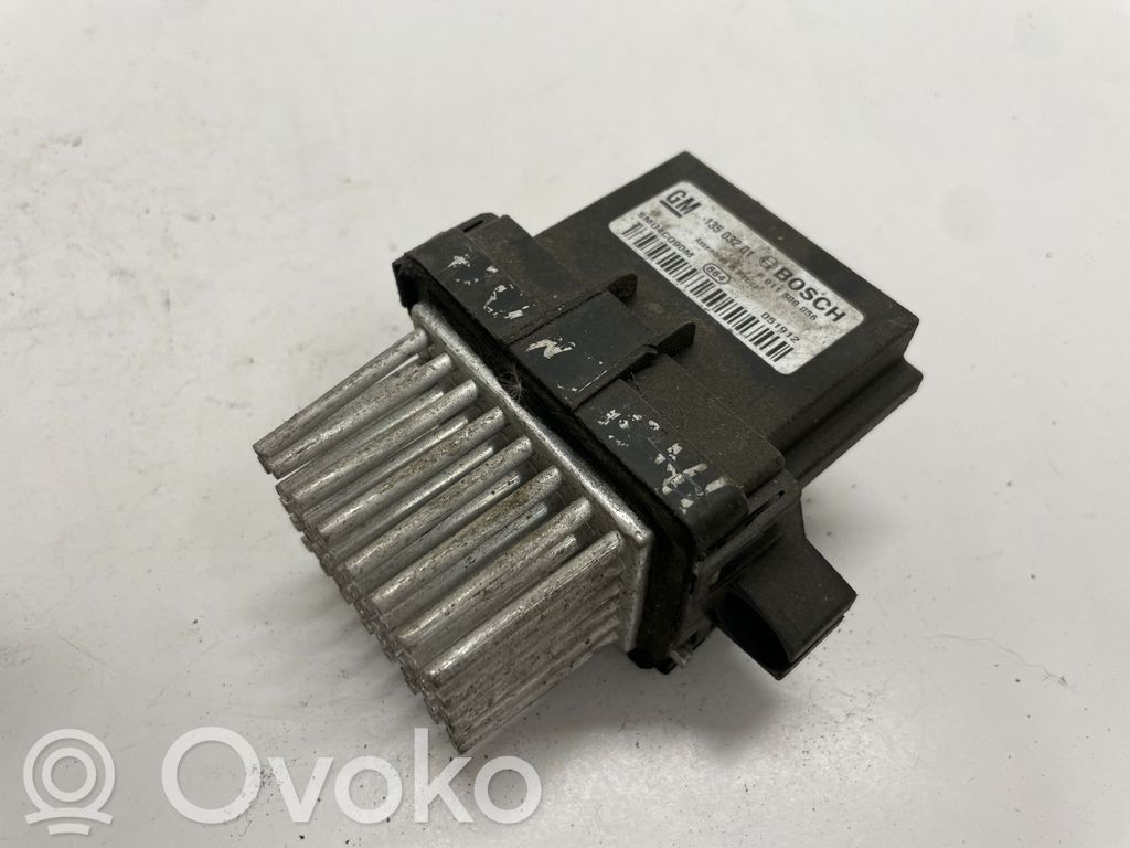 Opel Astra J Heater blower fan relay 
