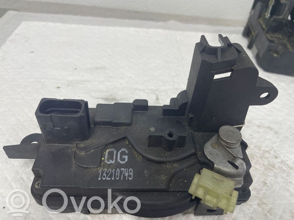 Opel Zafira B Priekinė durų spyna 