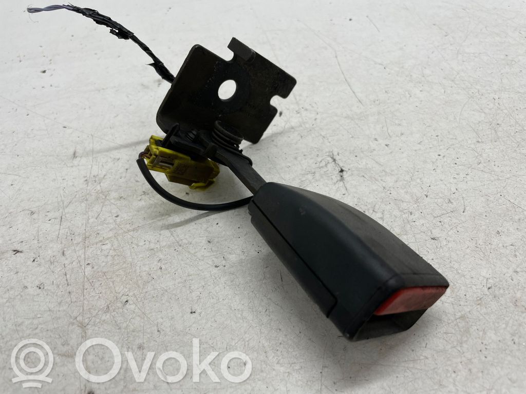 Volvo XC40 Hebilla del cinturón de seguridad trasero 