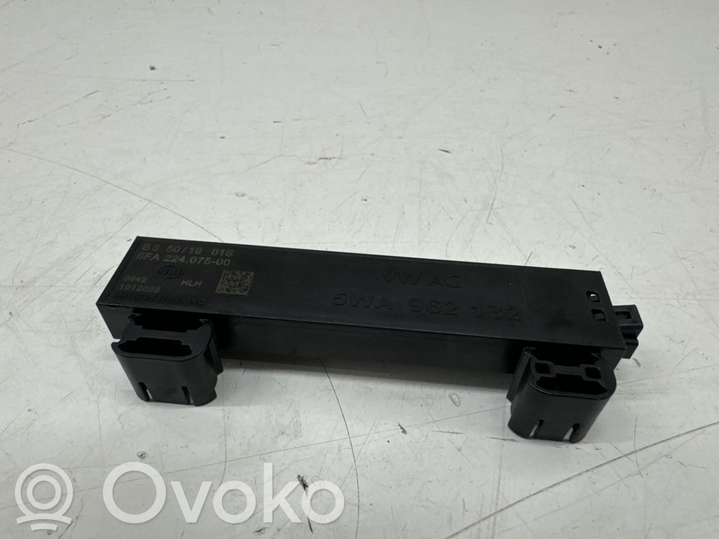 Volkswagen Golf VIII Interjero komforto antena 