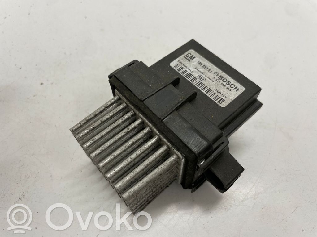 Opel Astra J Heater blower fan relay 