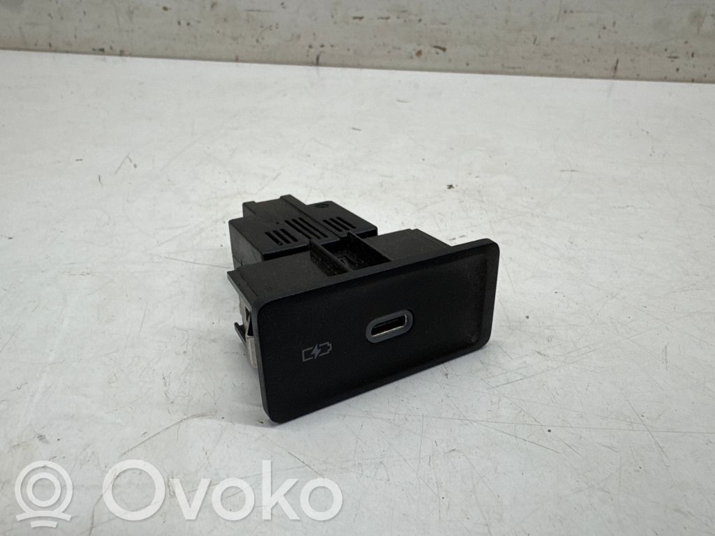 Gniazdo / Złącze USB   17A035222A
