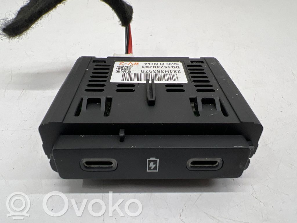 Renault Austral USB socket connector 
