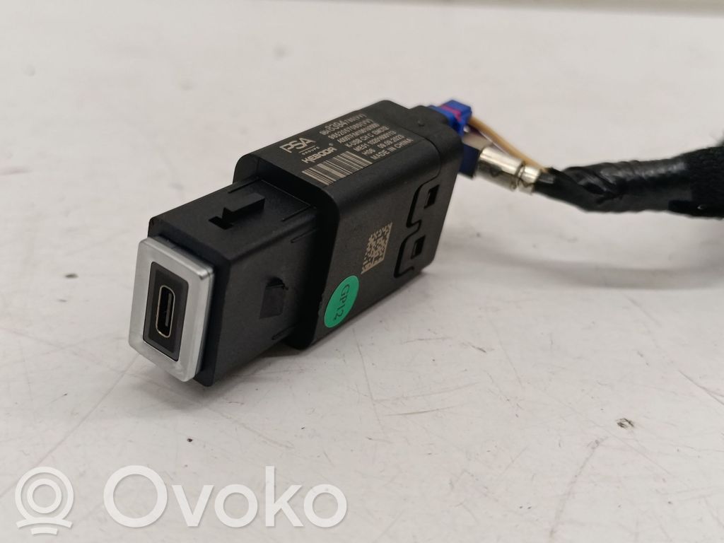 Opel Corsa F Enchufe conector USB 