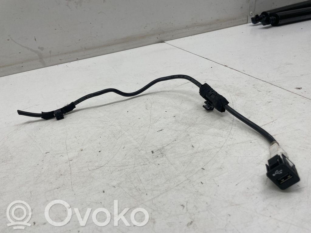 BMW X4M F98 USB socket connector 