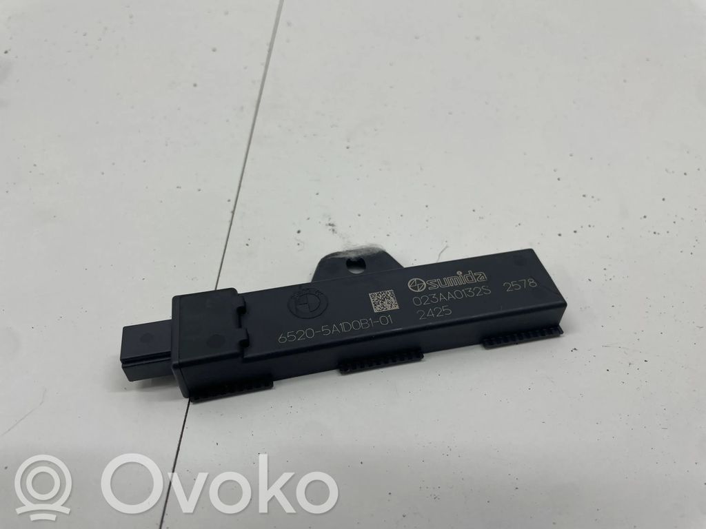 BMW iX Antenne intérieure accès confort 