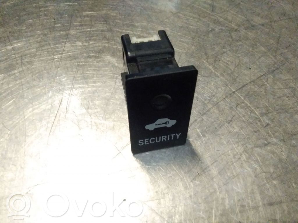Toyota RAV 4 (XA20) Central locking switch button 