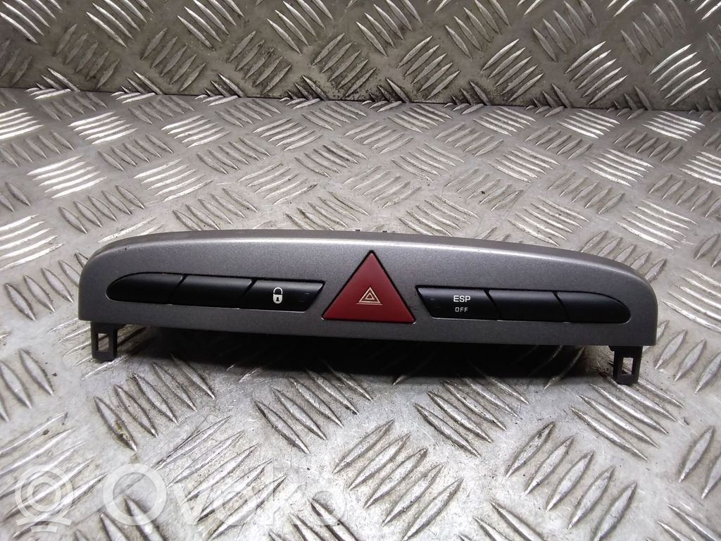 Peugeot 308 Avārijas lukturu slēdzis 