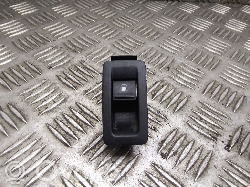 Volkswagen Touran I Fuel tank opening switch 