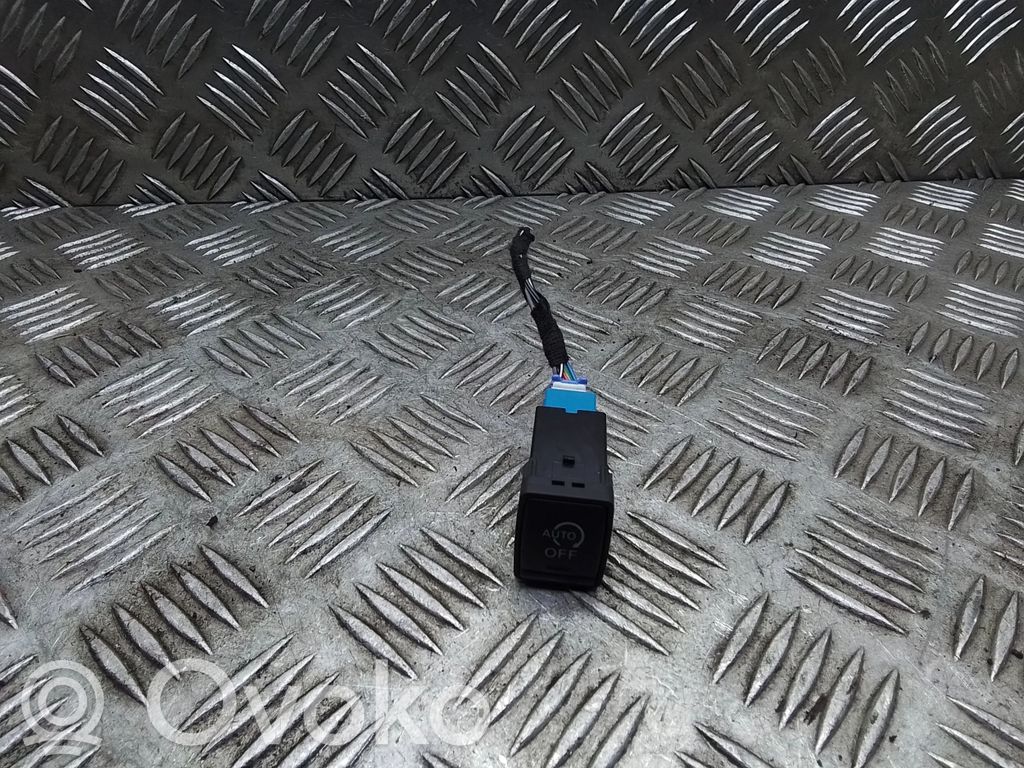 Nissan Qashqai Traction control (ASR) switch 