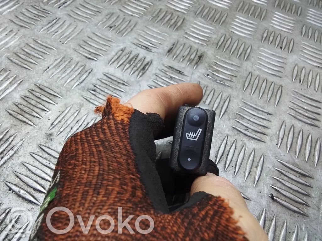 Nissan Qashqai+2 Seat heating switch 