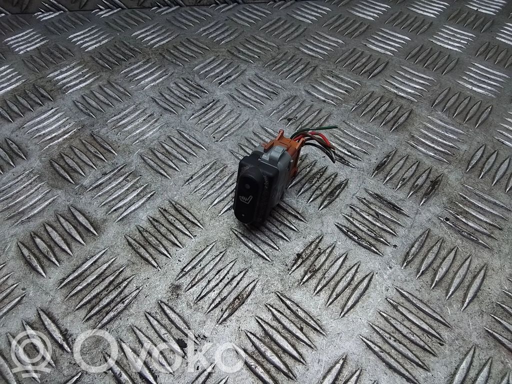 Nissan Qashqai+2 Seat heating switch 