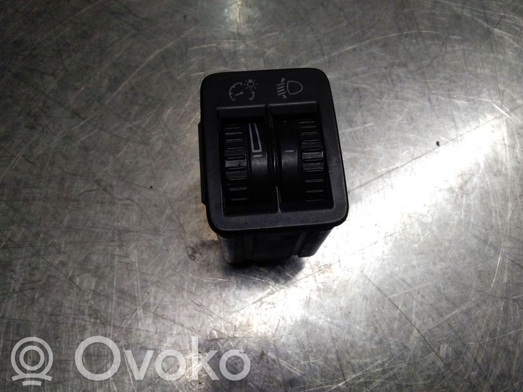 Volkswagen PASSAT B6 Interruptor de control de altura del faro delantero 