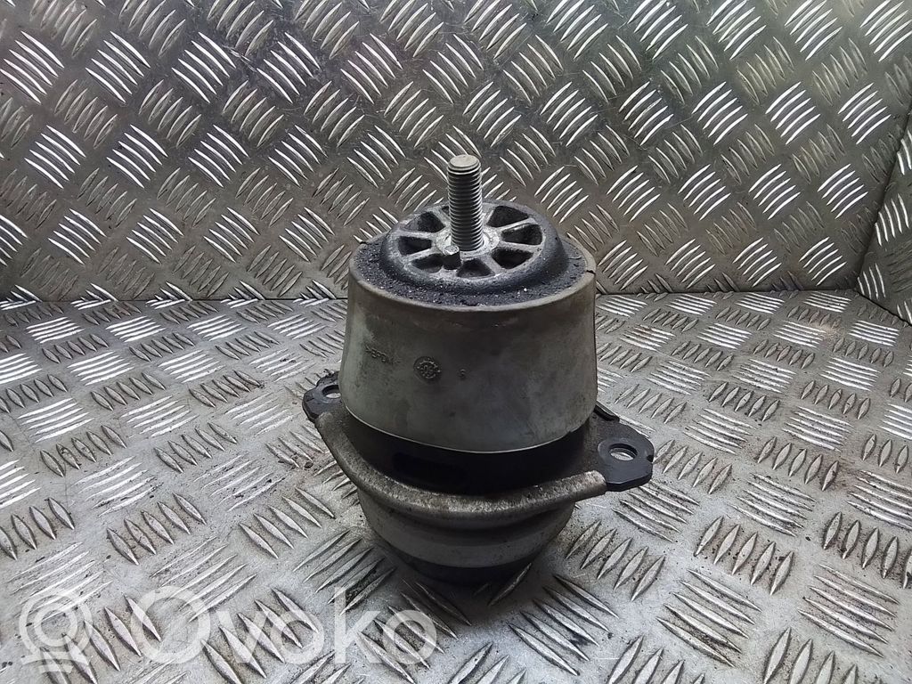 Audi Q7 4L Engine mount bracket 