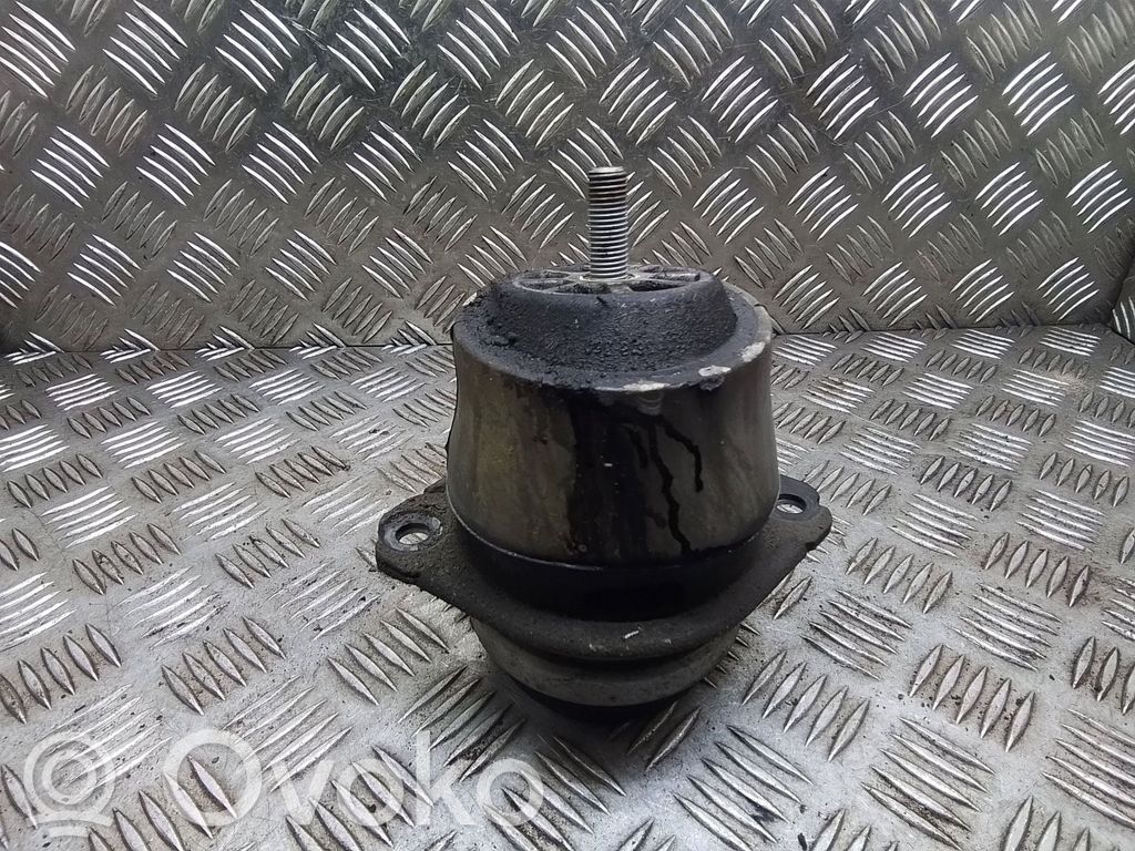 Audi Q7 4L Engine mount bracket 