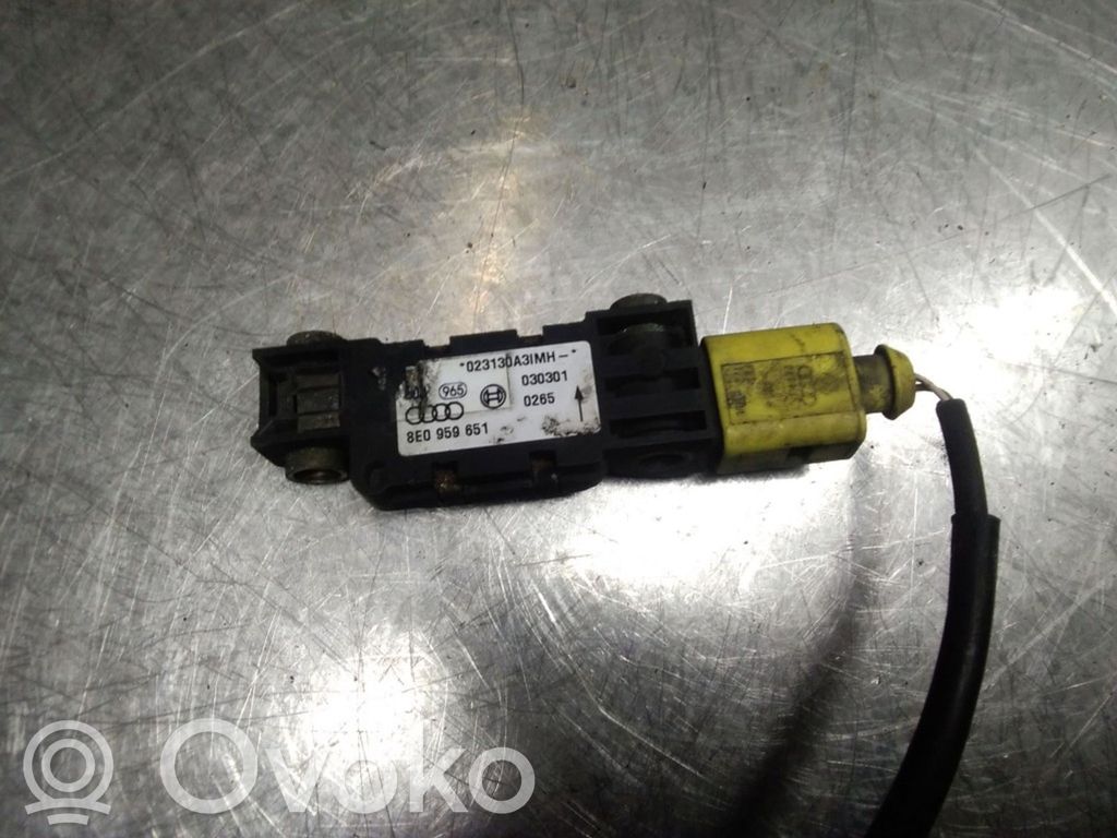 Audi A4 S4 B6 8E 8H Airbag deployment crash/impact sensor 