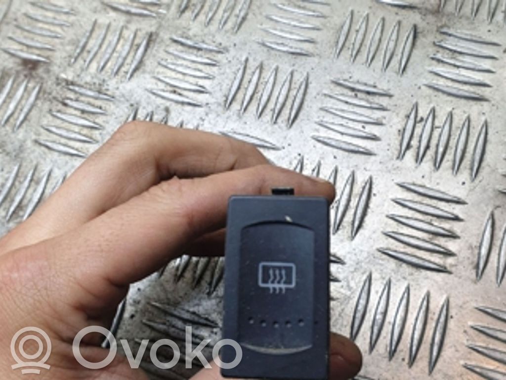 Volkswagen PASSAT B5 Windscreen/window heater switch 