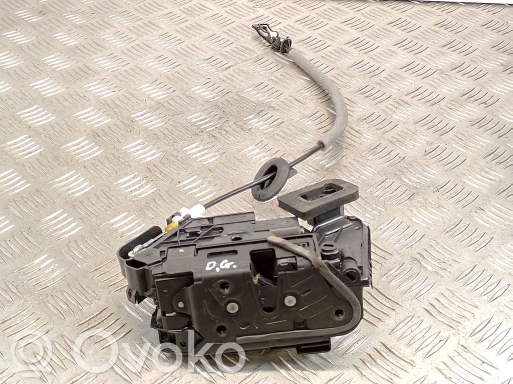 Volkswagen Polo VI Rear door lock 