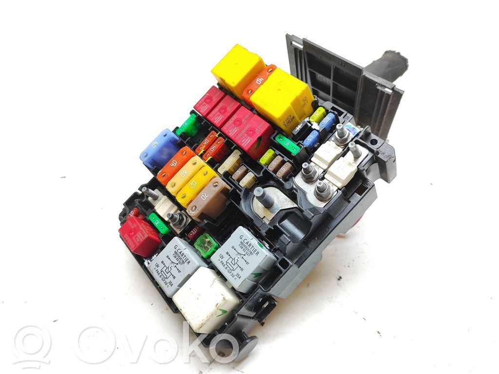 Peugeot 3008 II Fuse module 
