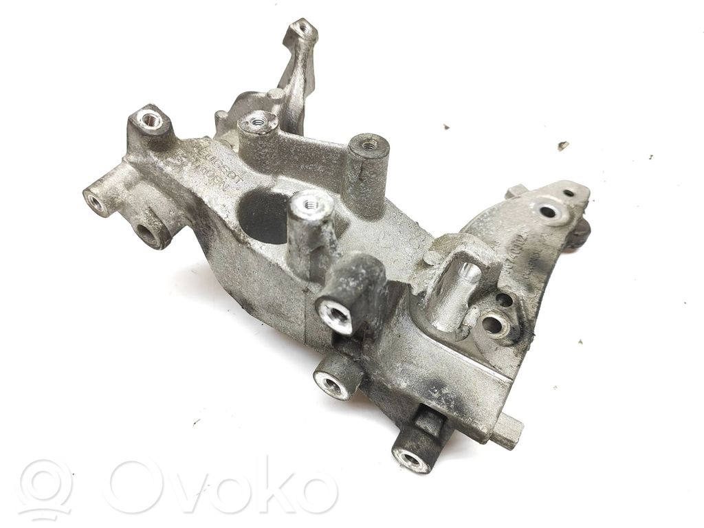 Citroen DS5 Engine mounting bracket 