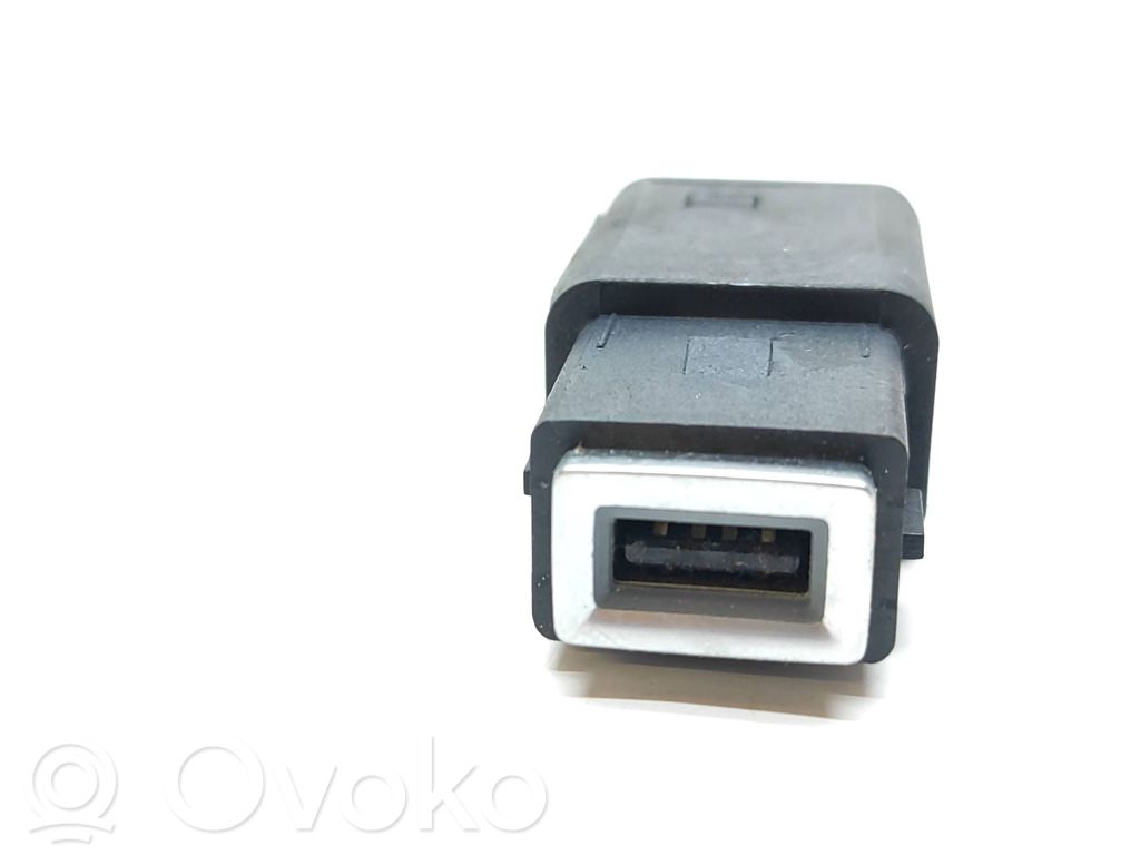 Peugeot 208 II USB socket connector 