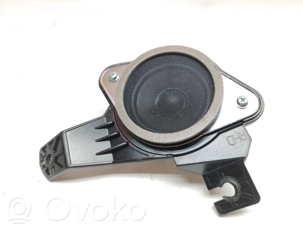 KIA Sorento Front door speaker 