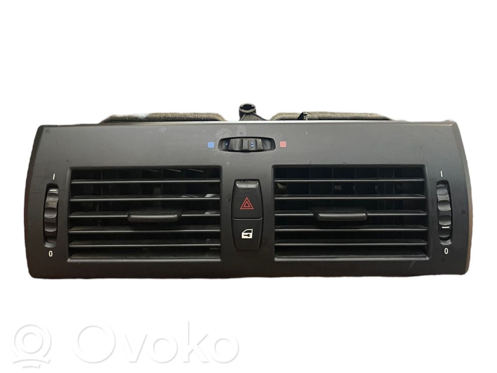 BMW X3 E83 Rejilla de ventilación central del panel 