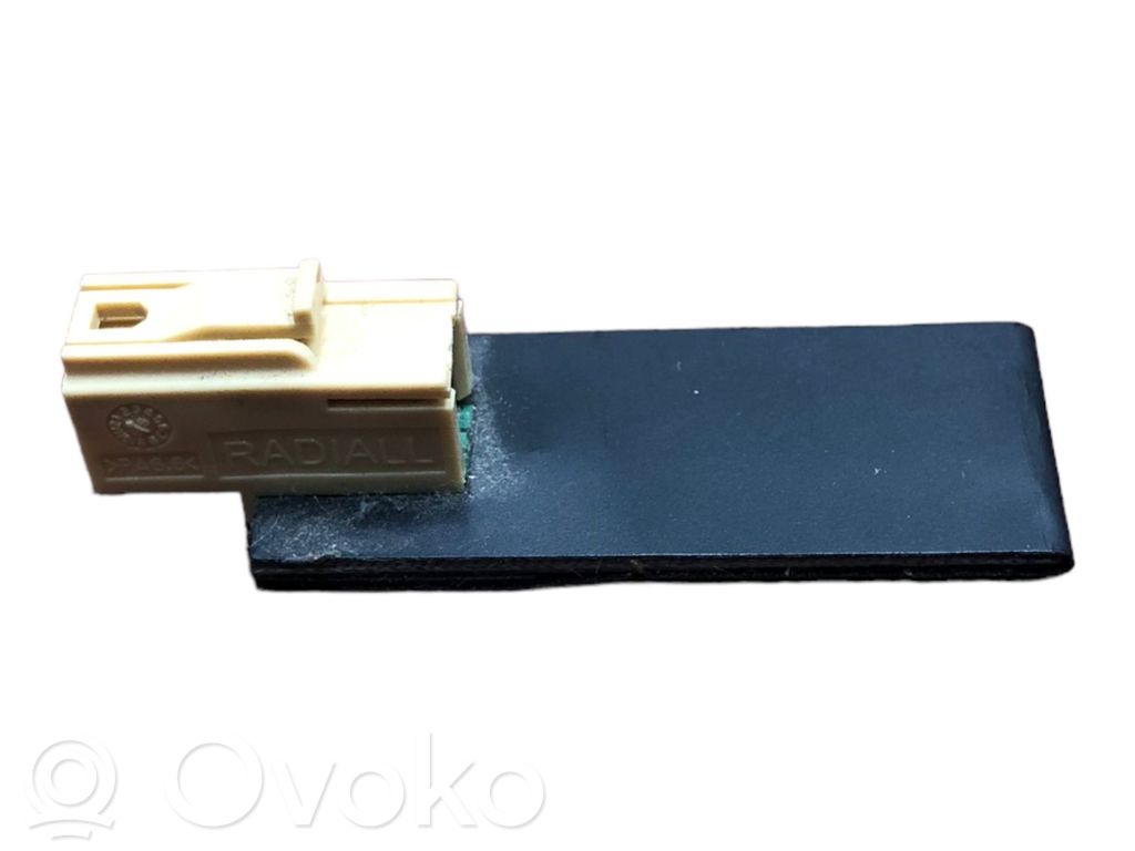 Skoda Octavia Mk2 (1Z) Bluetooth antenna 