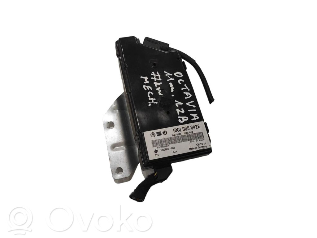 Skoda Octavia Mk2 (1Z) Unidad central de control multimedia 