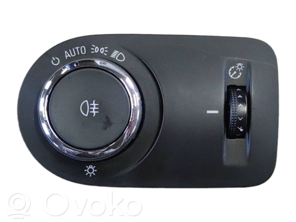 Opel Zafira C Light switch 