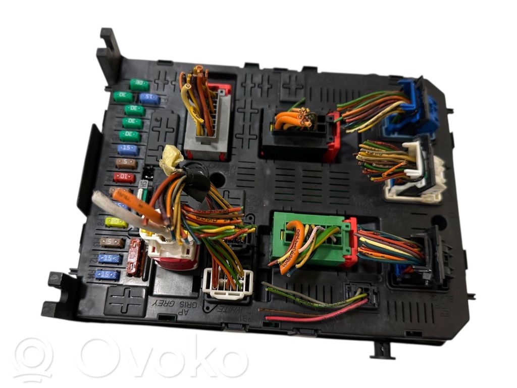 Peugeot 3008 I Fuse module 