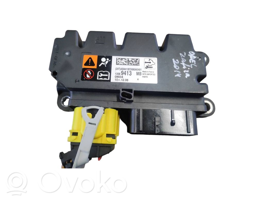 Opel Zafira C Airbag control unit/module 