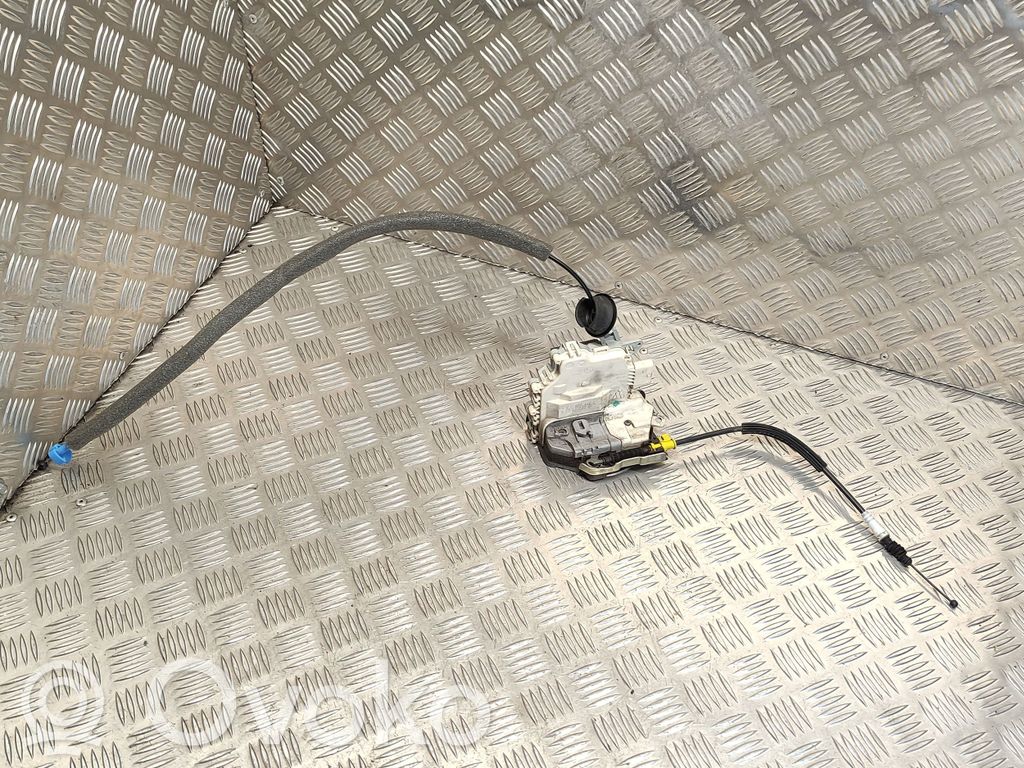 Audi A1 Priekšpusē slēdzene 