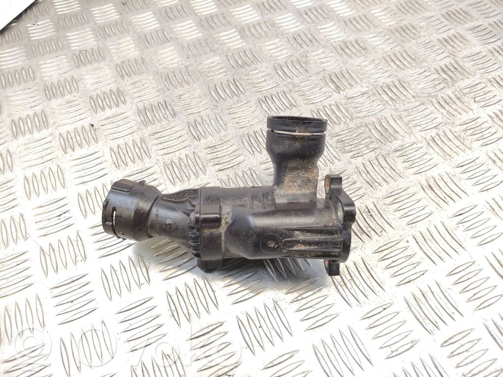 Audi A3 S3 8V Termostaatin kotelo 