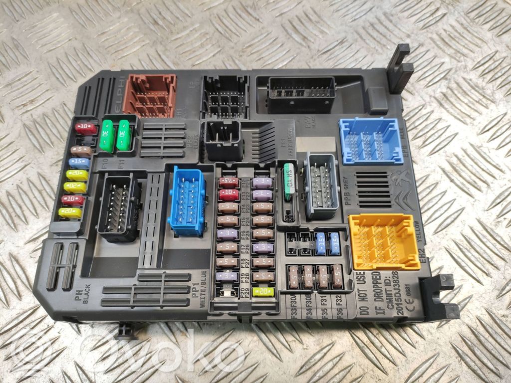 Citroen C4 III e-C4 Fuse module 