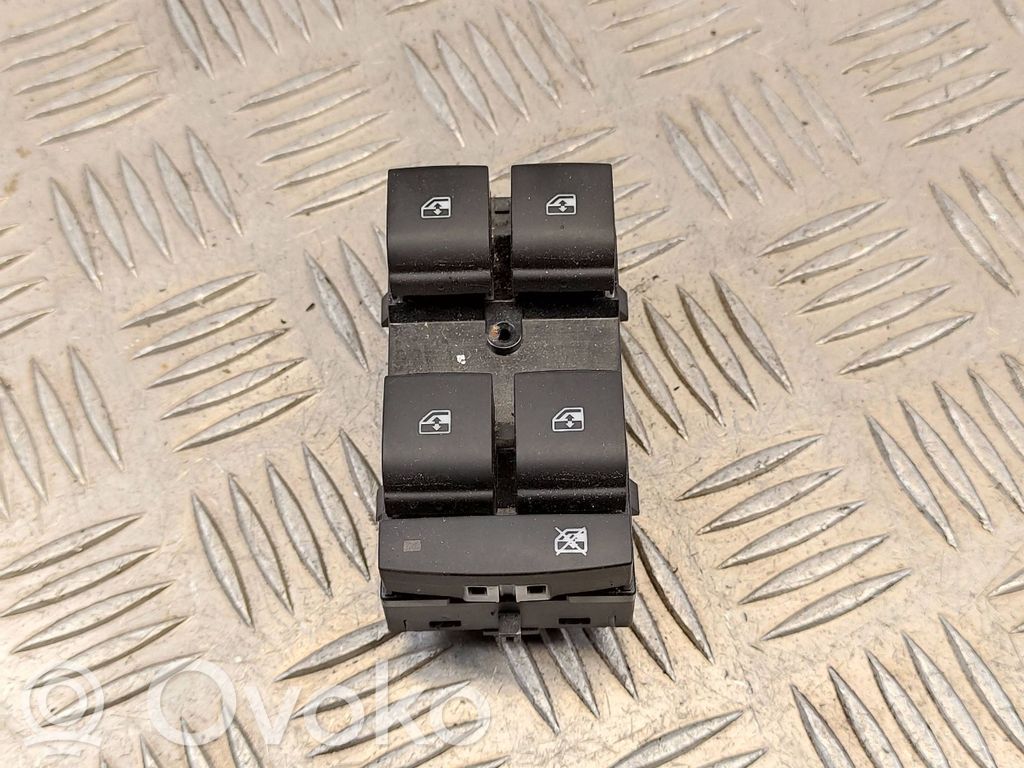 Opel Astra K Electric window control switch 